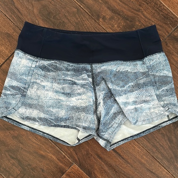 Lululemon Blue Patterned Shorts Sz 4 - Picture 1 of 3